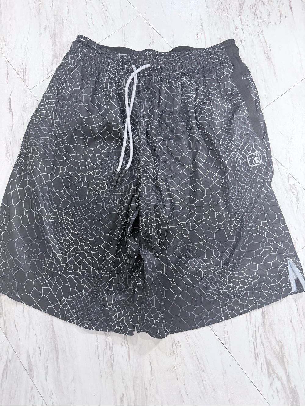 And1 Men's Black and White Geometric Athletic Shorts